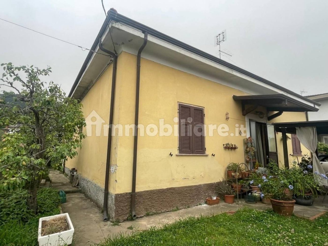 4 bedrooms House in Carrara, Italy No. 50635
