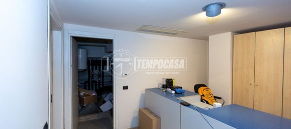 420m² Commercial property in Brescia, Italy No. 335632 34