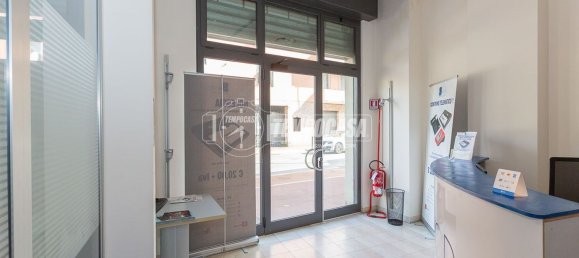 420m² Commercial property in Brescia, Italy No. 335632 3