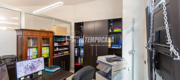 420m² Commercial property in Brescia, Italy No. 335632 13