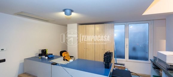 420m² Commercial property in Brescia, Italy No. 335632 33