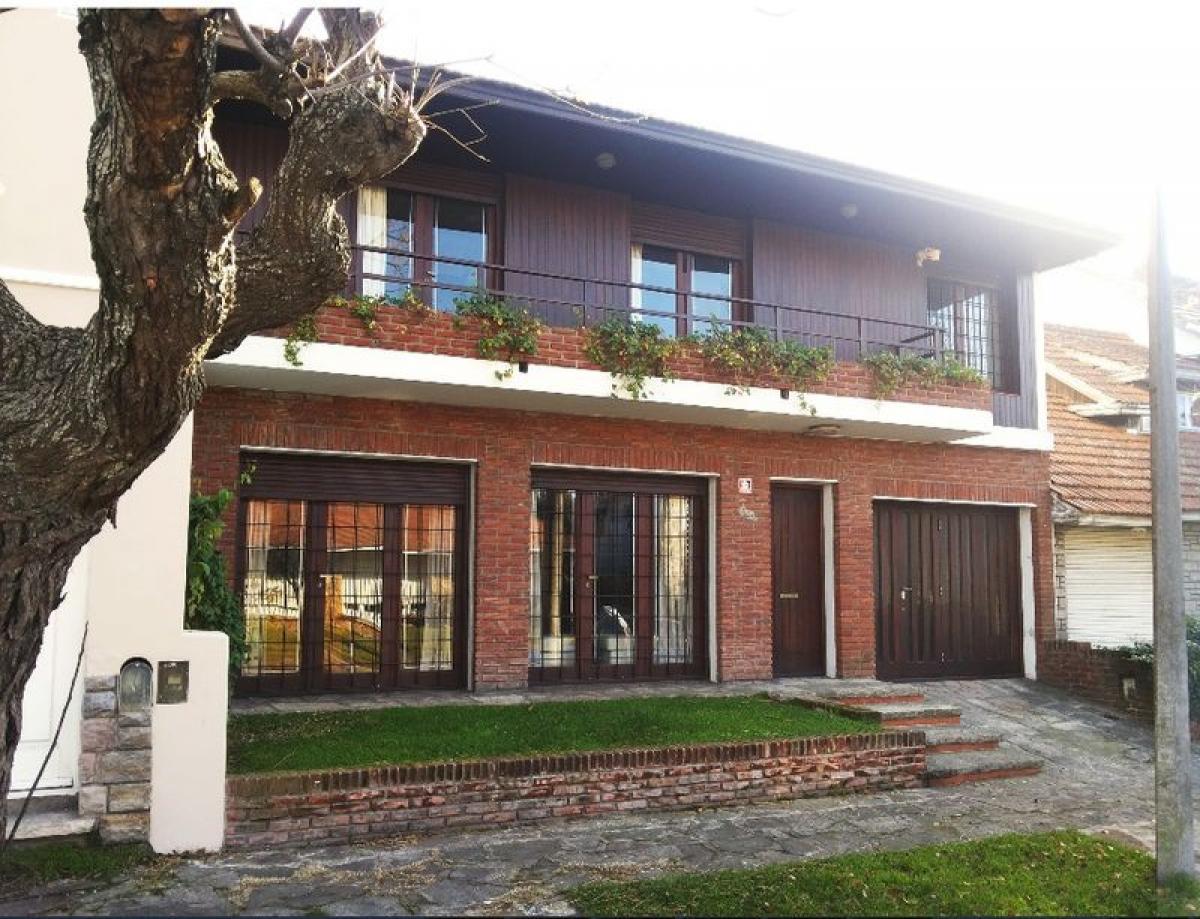 3 bedrooms House in Mar del Plata, Argentina No. 76833