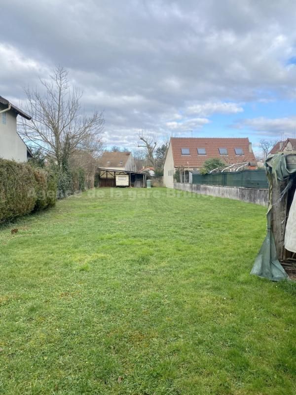 Grundstück in Brunoy, France 673m², Nr. 296539