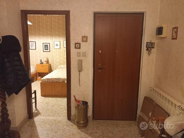 4غرفة شقة في Caltanissetta, Italy رقم 251688