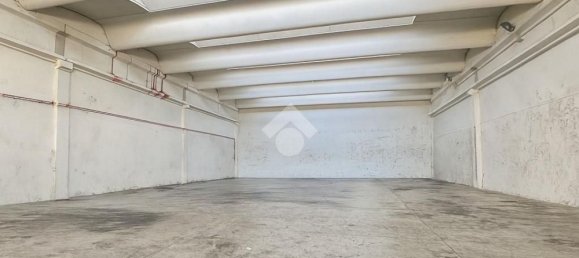 Entrepôt à Thiene, Italy 705m² No. 342484 2