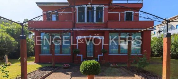 4 bedrooms Villa in Venice, Italy No. 131597 3
