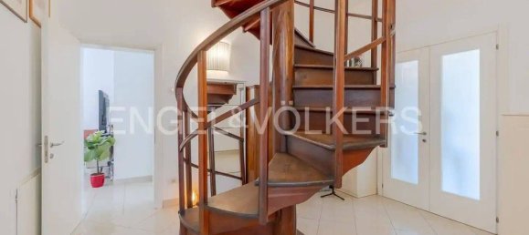 4 bedrooms Villa in Venice, Italy No. 131597 2