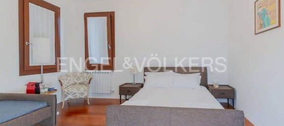 4 bedrooms Villa in Venice, Italy No. 131597 17