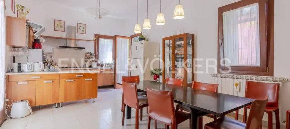 4 bedrooms Villa in Venice, Italy No. 131597 12