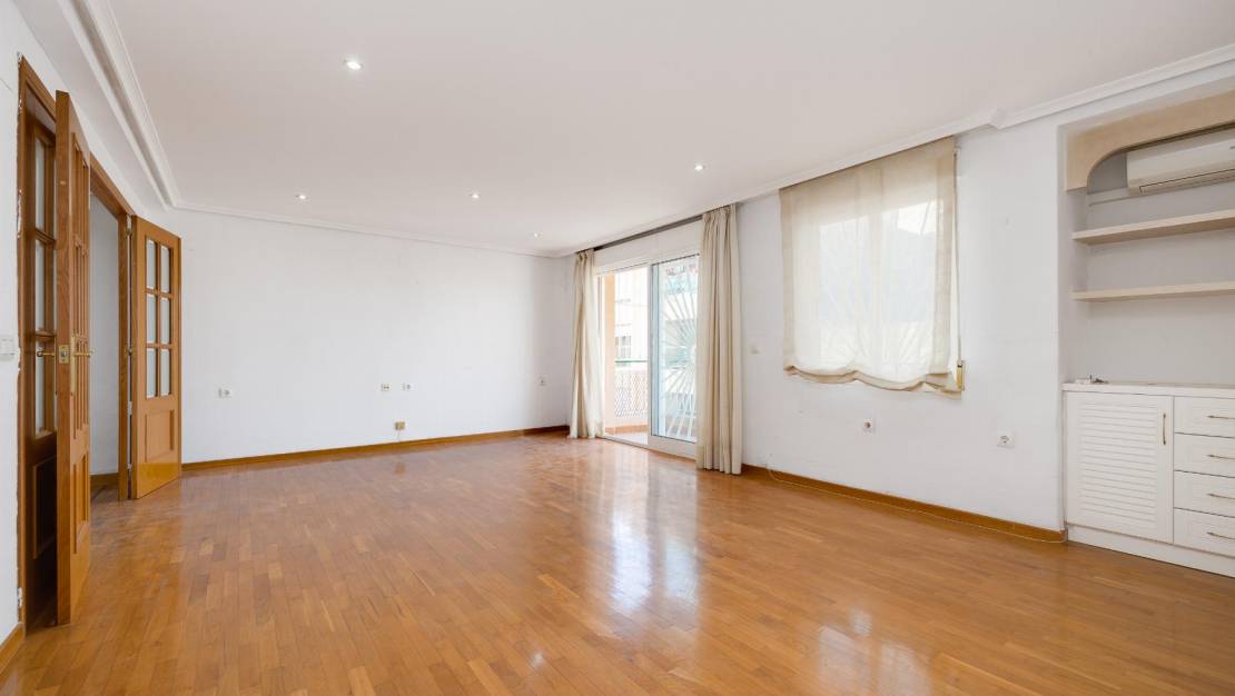 3 Schlafzimmer Wohnung in Torrevieja, Spain, Nr. 103065