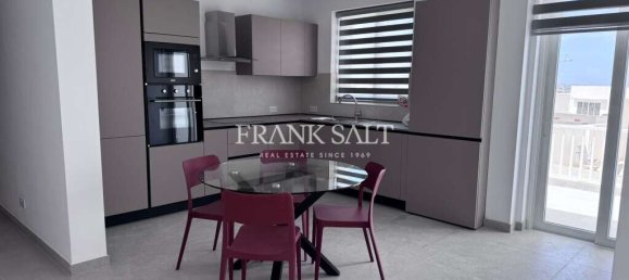 2 bedrooms Penthouse in Mosta, Malta No. 11640 3