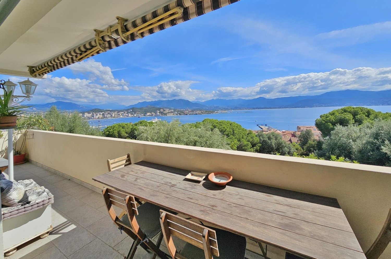 Apartamento de 3 dormitorios en Ajaccio, France No. 248646
