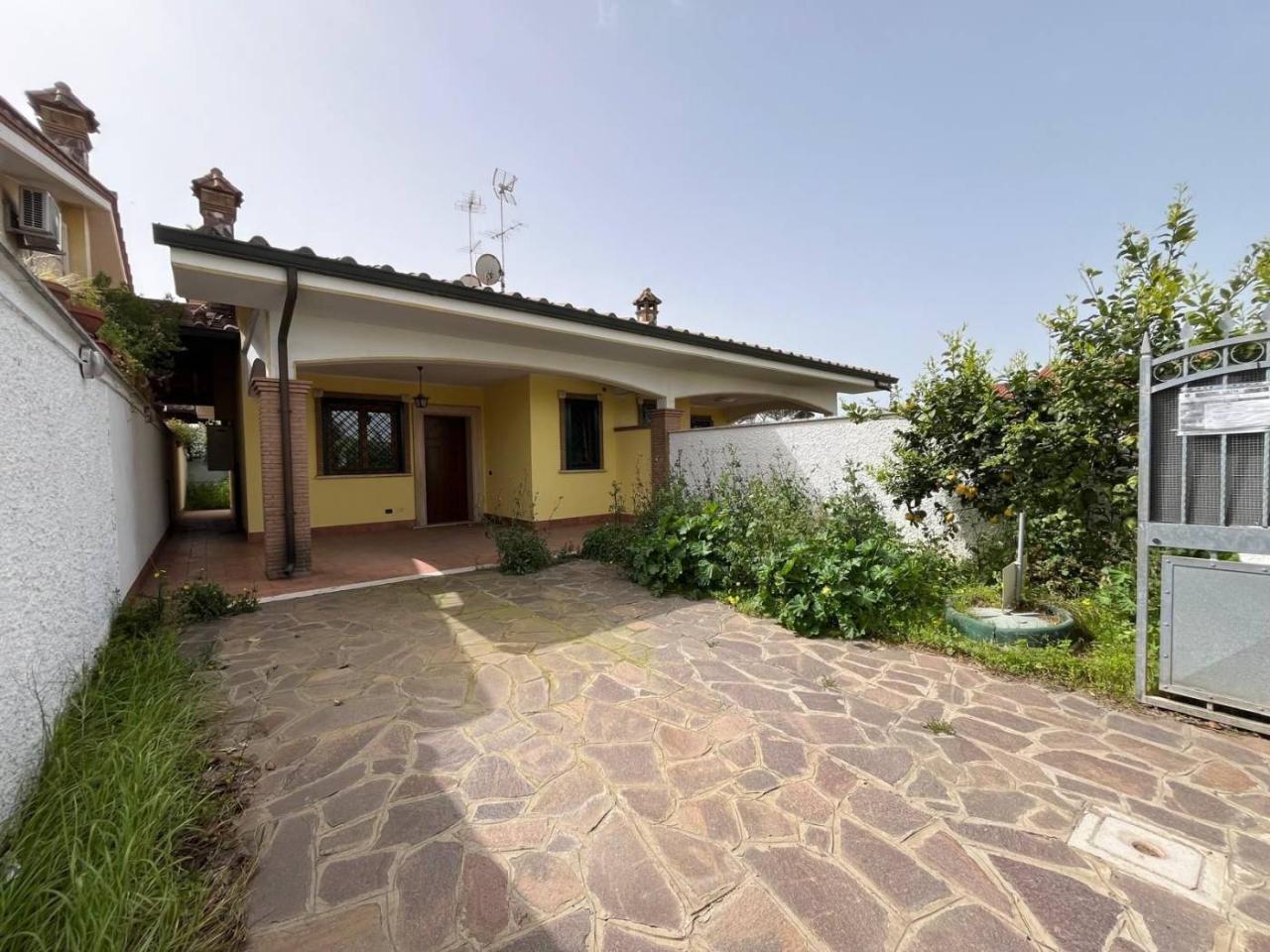3 rooms Villa in Ardea, Italy No. 25512