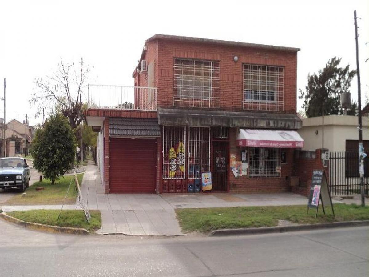 5 bedrooms House in Ituzaingo, Argentina No. 76941