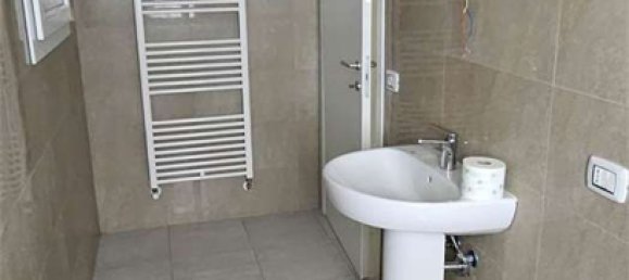 Casa de 8 divisões em Medolla, Italy N.º 24011 18