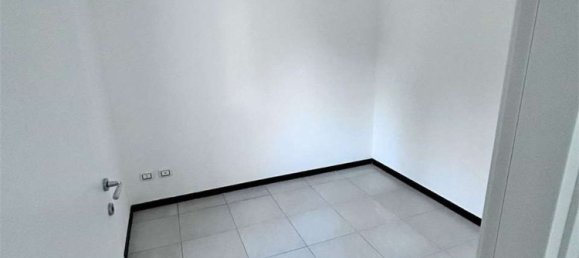 Casa de 8 divisões em Medolla, Italy N.º 24011 11