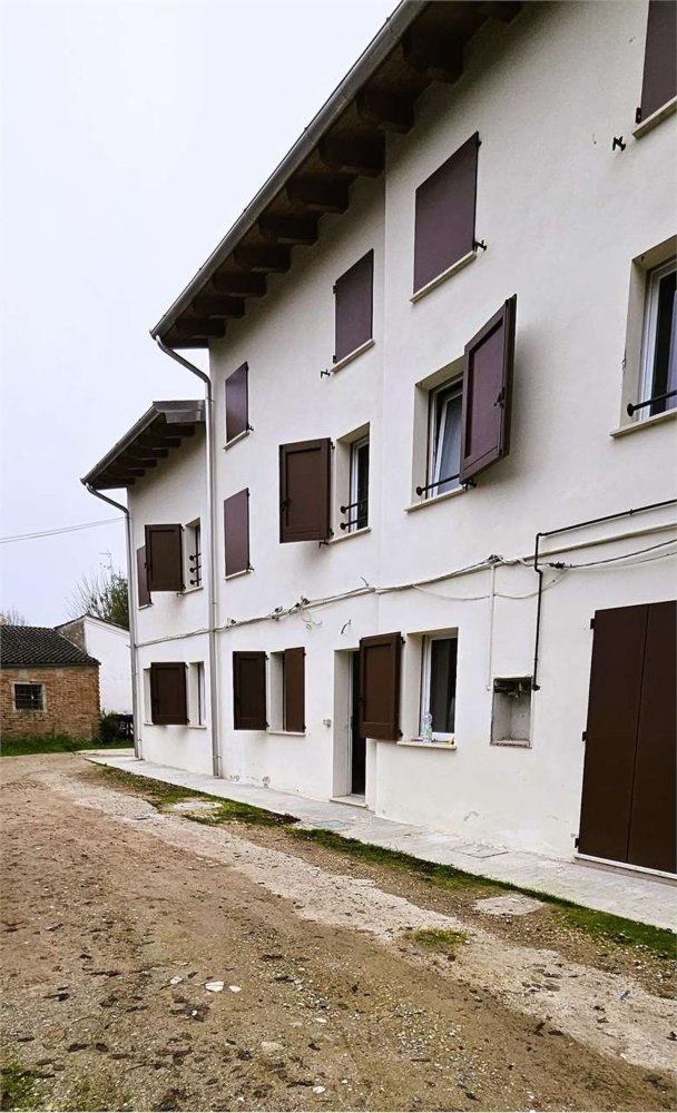 Casa de 8 divisões em Medolla, Italy N.º 24011