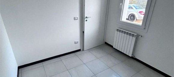 Casa de 8 divisões em Medolla, Italy N.º 24011 12