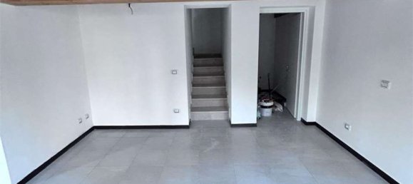 Casa de 8 divisões em Medolla, Italy N.º 24011 27