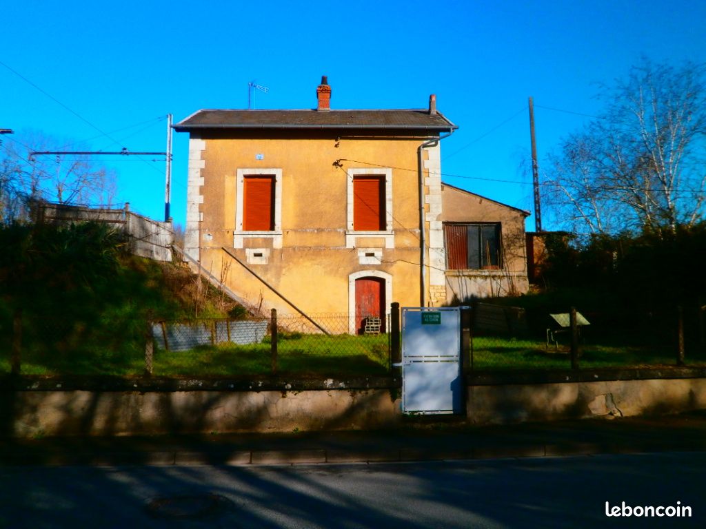 2 chambres Maison à Issoudun, France No. 98043