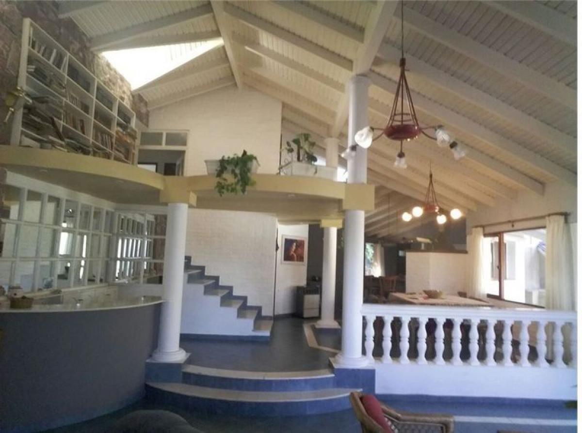 Дом с 4 спальнями в Кордоба, Аргентина № 11872