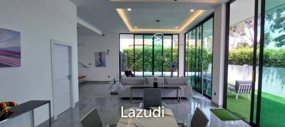 4 bedrooms Villa in Bang Lamung, Thailand No. 16812 3