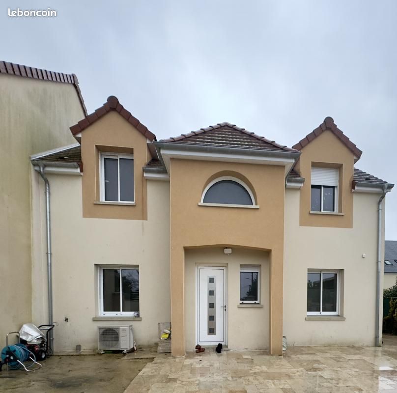 Casa de 3 dormitorios en Vernouillet, France No. 152312