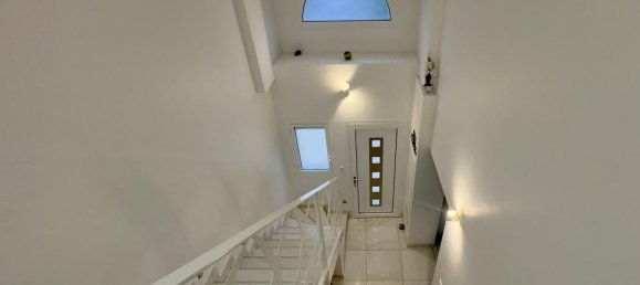 Casa de 3 dormitorios en Vernouillet, France No. 152312 2