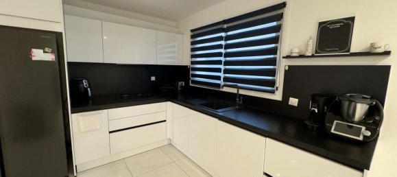 Casa de 3 dormitorios en Vernouillet, France No. 152312 4