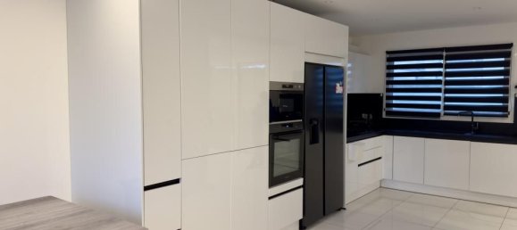 Casa de 3 dormitorios en Vernouillet, France No. 152312 3