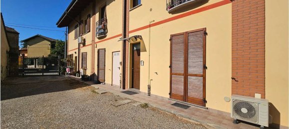 Apartamento de 4 habitaciónes en Robecco sul Naviglio, Italy No. 330329 2