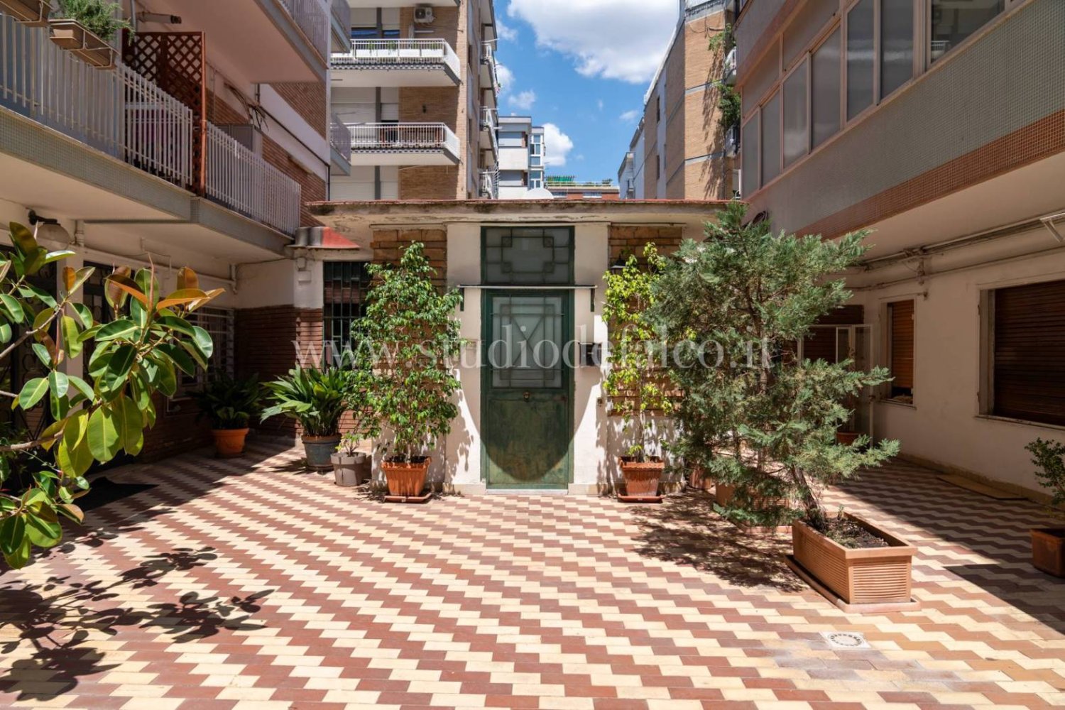 3 bedrooms Apartment in Naples, Italy No. 320399