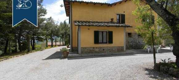 Отель, гостиница с 5 комнатами в Монтепульчано, Италия № 232183 16