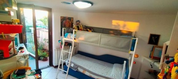 Квартира с 3 комнатами в Рим, Италия № 274270 3