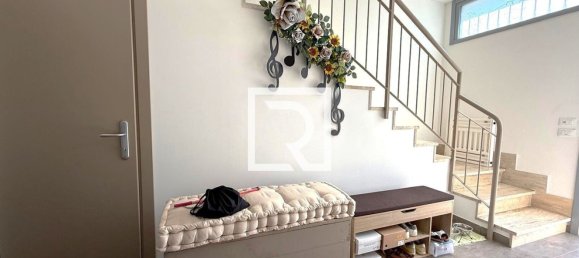 3 bedrooms House in Ravenna, Italy No. 380769 2