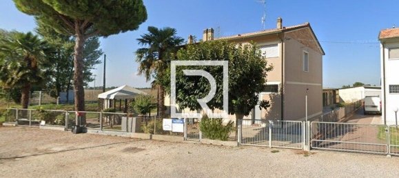 3 bedrooms House in Ravenna, Italy No. 380769 5