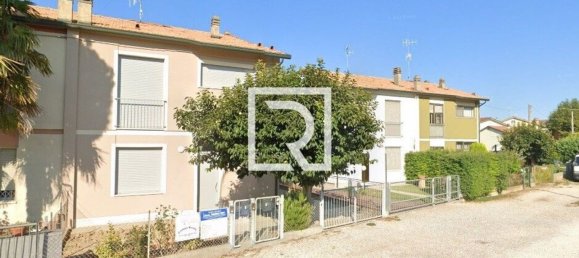 3 bedrooms House in Ravenna, Italy No. 380769 4