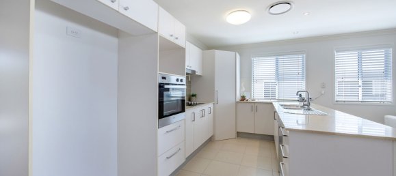 3 bedrooms House in Upper Coomera, Australia No. 300 7