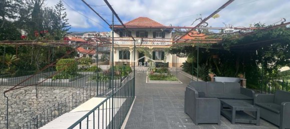 5 bedrooms Villa in Funchal, Portugal No. 131987 2