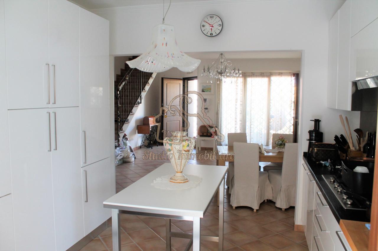 3 rooms Apartment in Rome, Italy No. 229014