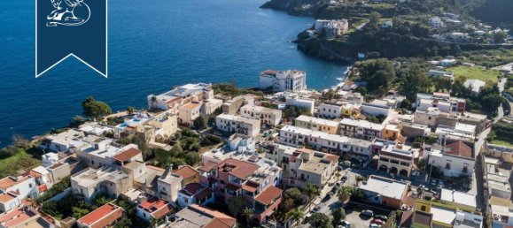 Hotel de 40 dormitorios en Lipari, Italy No. 370924 20