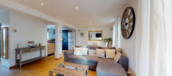 5 bedrooms House in Villeneuve-le-Comte, France No. 175890 4