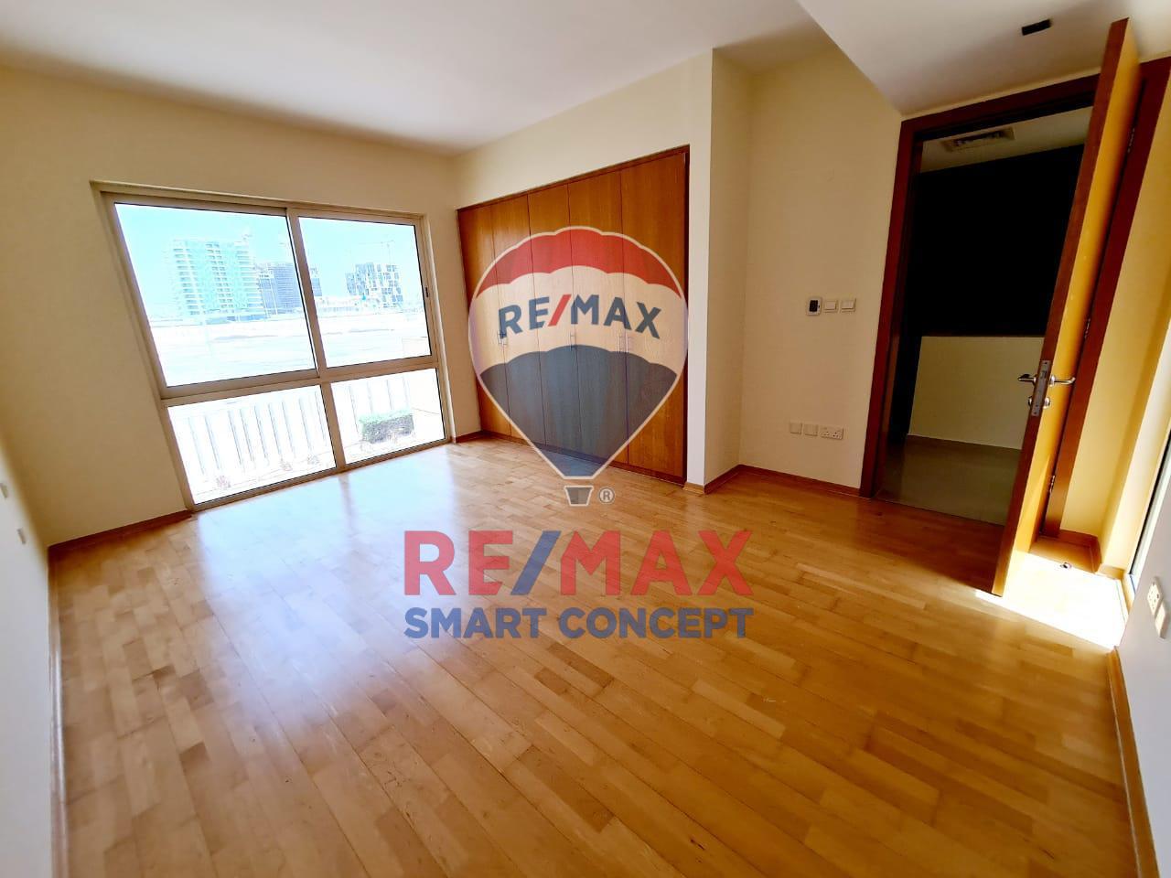 Moradia em banda T4 em Al Raha Gardens, UAE N.º 31993