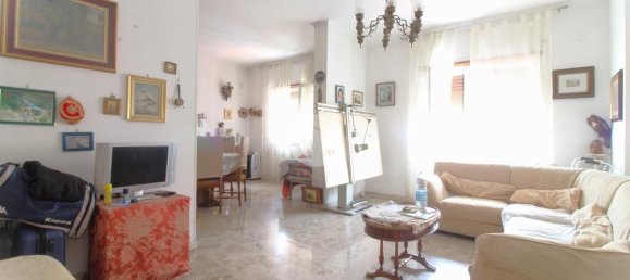 4 rooms Apartment in Naples, Italy No. 97684 3