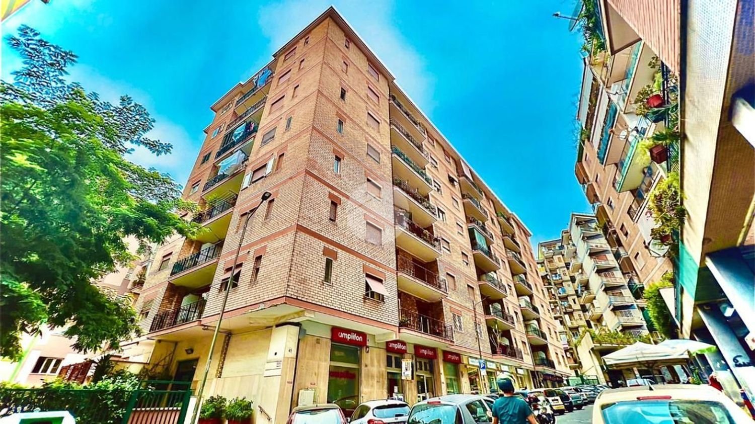 4 rooms Apartment in Naples, Italy No. 97684