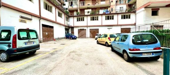 4 rooms Apartment in Naples, Italy No. 97684 9