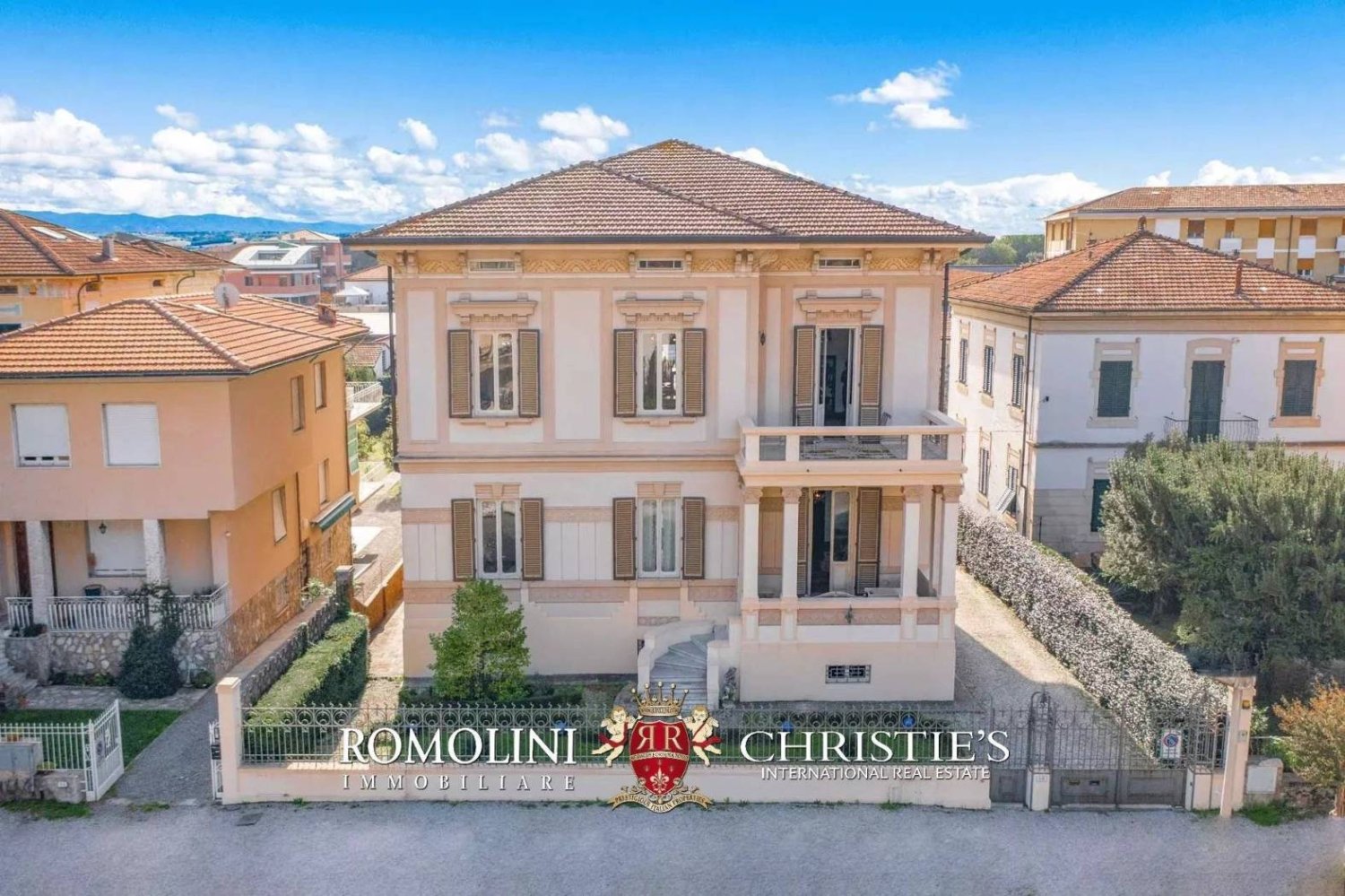 6 chambres Villa à Lucca, Italy No. 135677