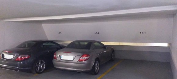 Parking à Paris, France No. 162140 2