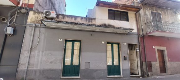 4 rooms House in Paternò, Italy No. 48741 2