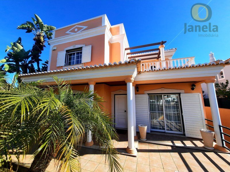 3 bedrooms Villa in Faro, Portugal No. 140037